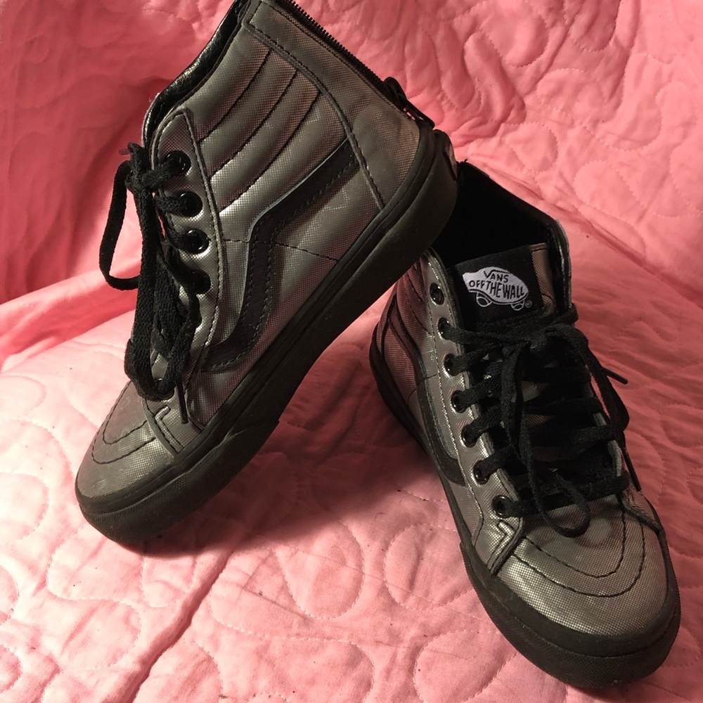 Vans in Black/Silver (w/hearts) Girls 13